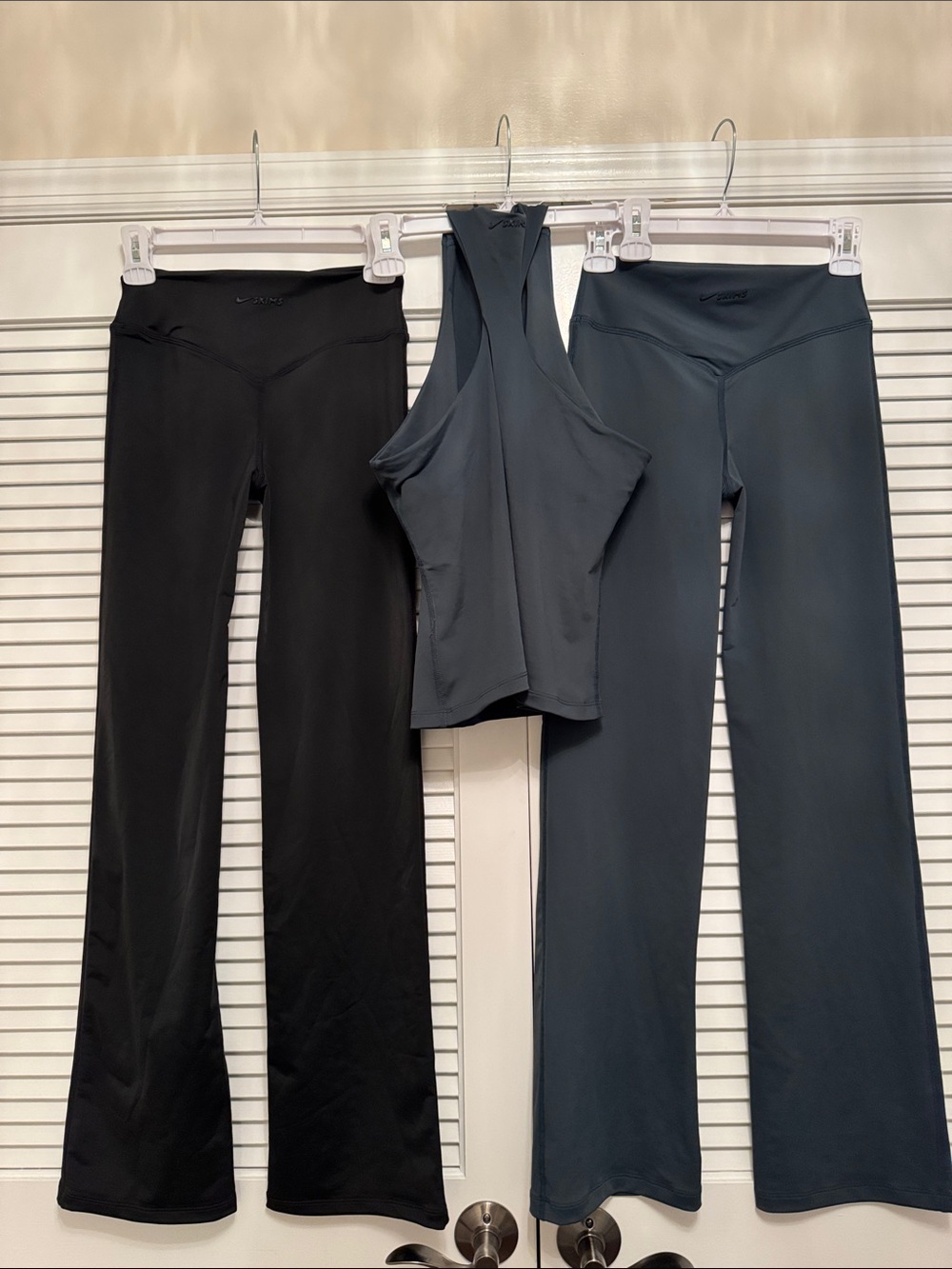 Skims Nike Dri fit boot cut & tank top— Black and green